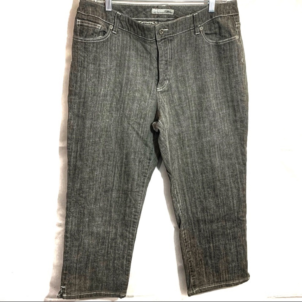 Chico’s platinum gray capris size 2.5 back pocket